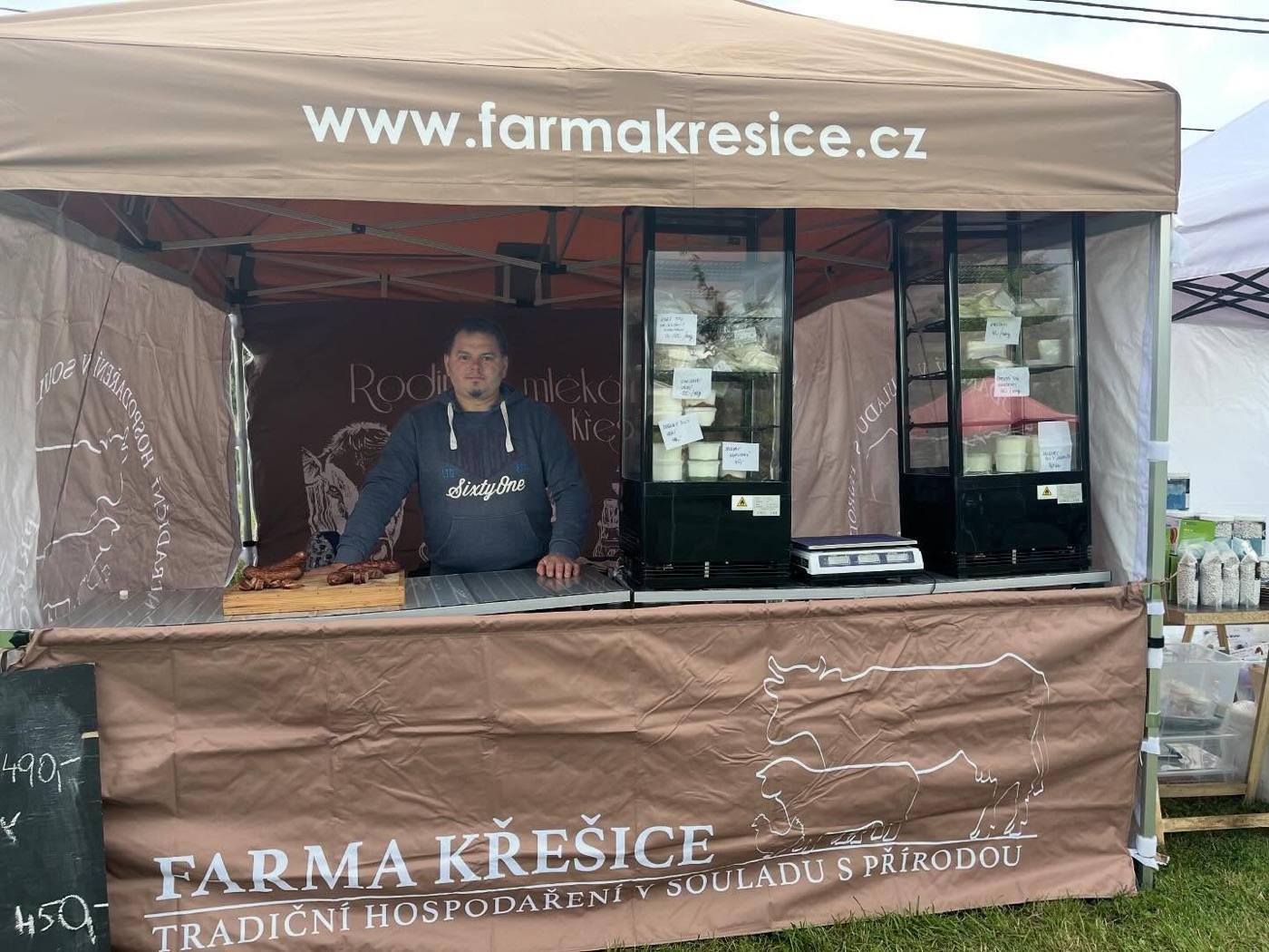 Stánek Farmy Křešice na farmářském trhu