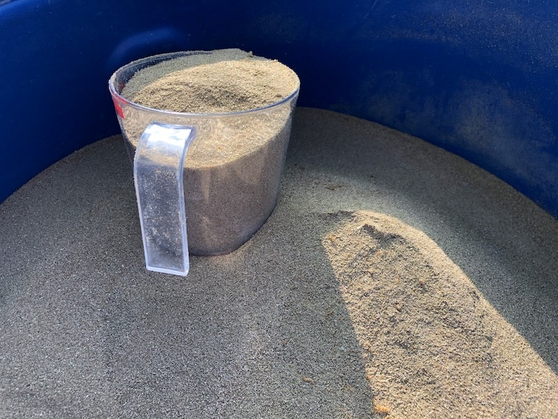 Článek 3 14 hmyzi trus v barelu