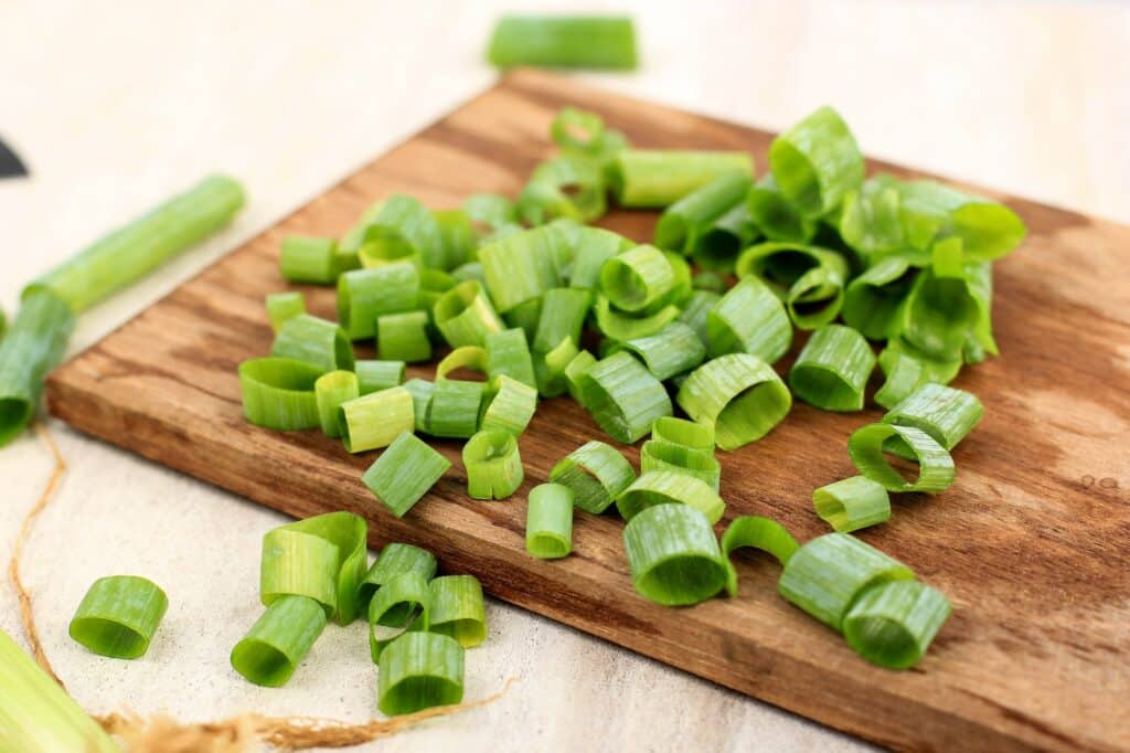 Nakrájená jarní cibulka