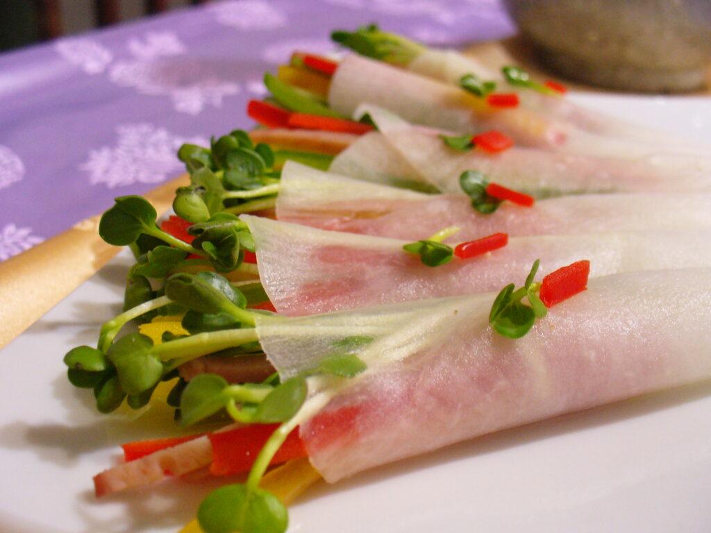 Bílá ředkev zeleninové rolky