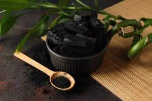 Obaleč švestkový 5 aktivní uhlí - biochar pro rosltiny