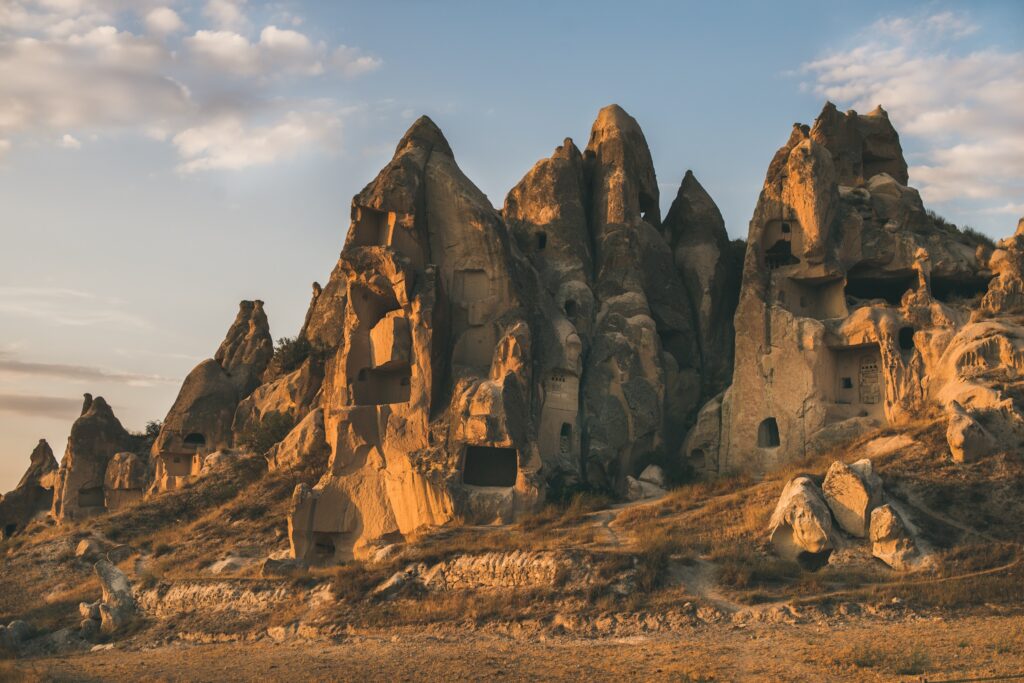 Zeminka - vulkanická hornina 1 natural volcanic rocks with ancient cave houses cappadocia turkey