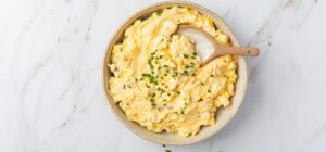 domácí vajíčková pomazánka s pažitkou