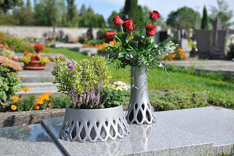 Hřbitovní váza ROSETA se zátěží 1,3 l stříbrná
