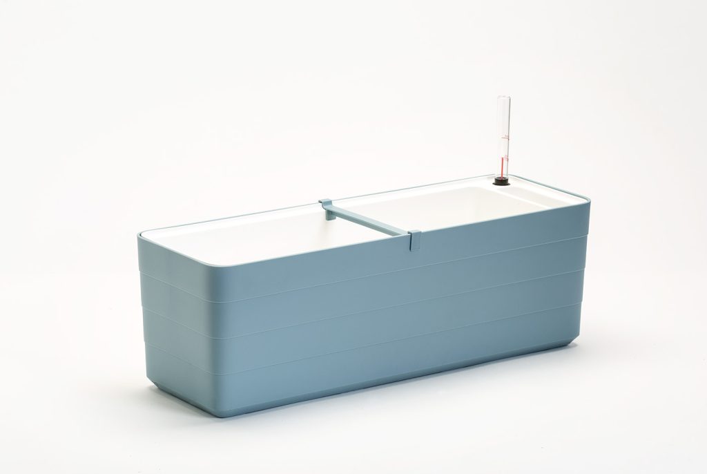 Samozavlažovací truhlík PLASTIA BERBERIS 60 cm šedomodrá + bílá