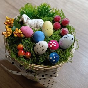 Velikonoční košík s ovečkou